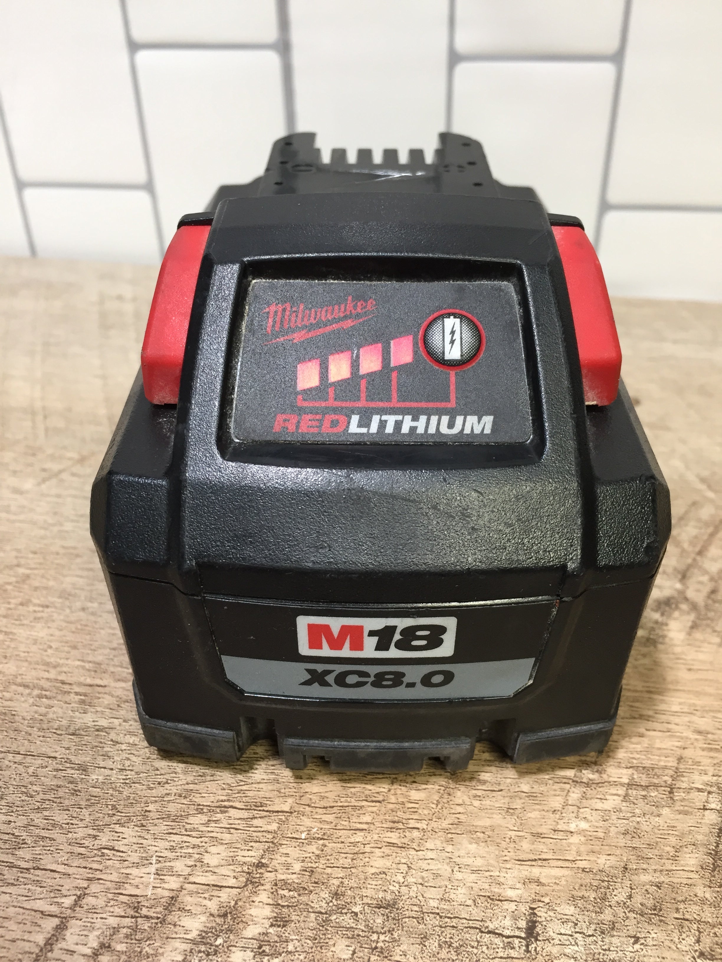 MILWAUKEE'S 48-11-1880 M18 REDLITHIUM HIGH OUTPUT 18v 8.0 Ah Battery *Genuine* (7020458016951)